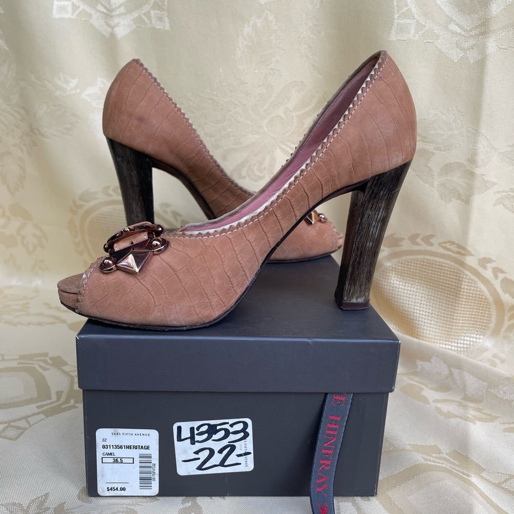 Gullaume Hinfray sandals size 36.5
Made in Italy 
Leather upper souls